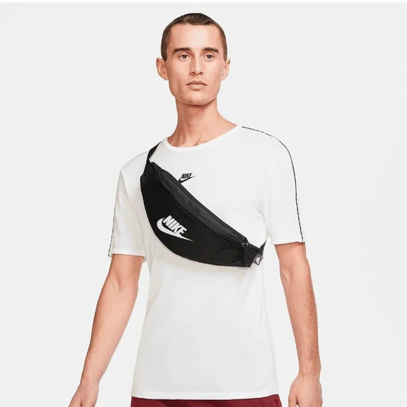 NIKE Heritage Waist Pack 3L in Black - Picture 1 of 8